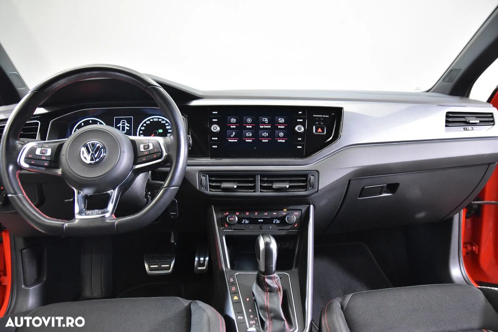 Volkswagen Polo 2.0 TSI DSG GTI - 9