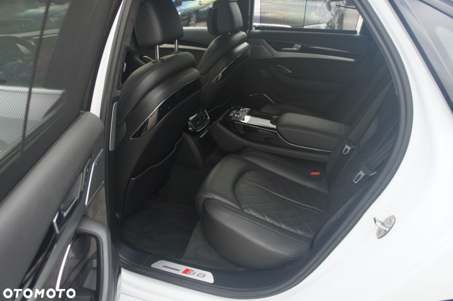 Audi S8 - 25