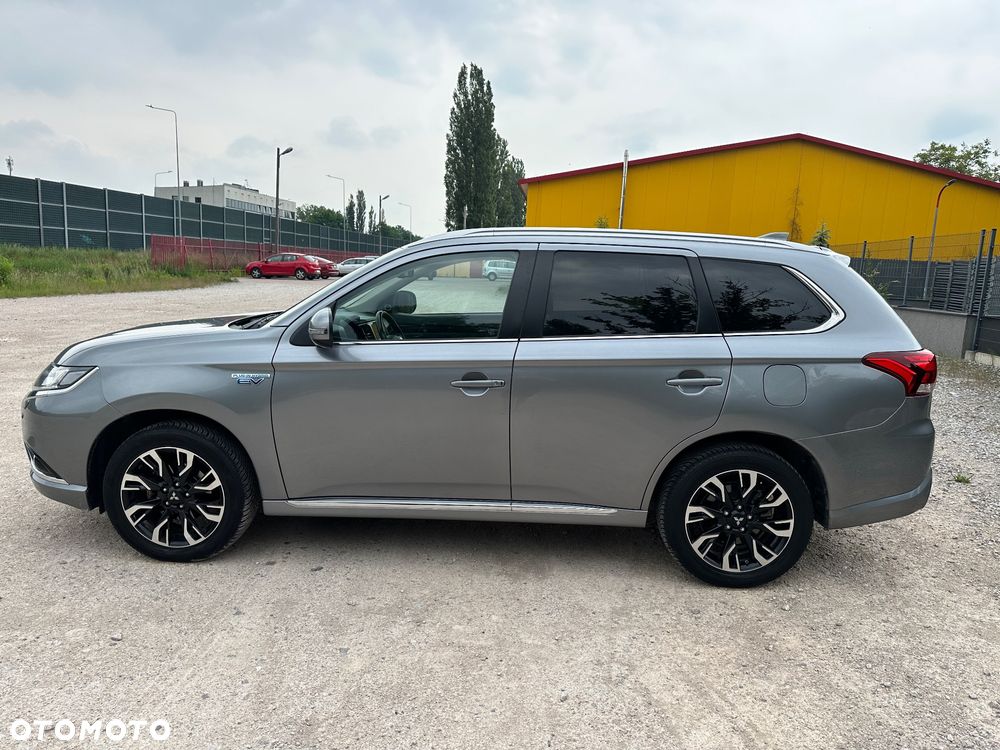 Mitsubishi Outlander Intense + - 18
