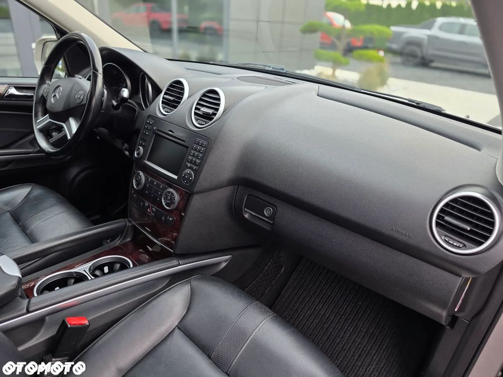 Mercedes-Benz ML - 23