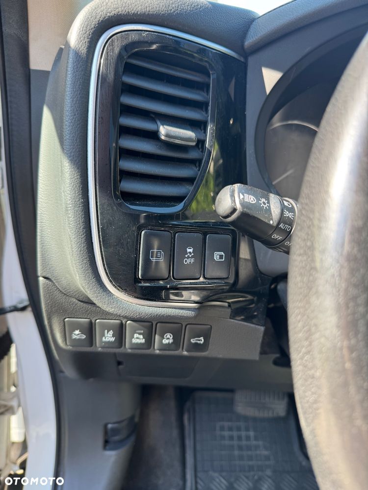 Mitsubishi Outlander 2.0 Intense + Navi 4WD CVT - 10