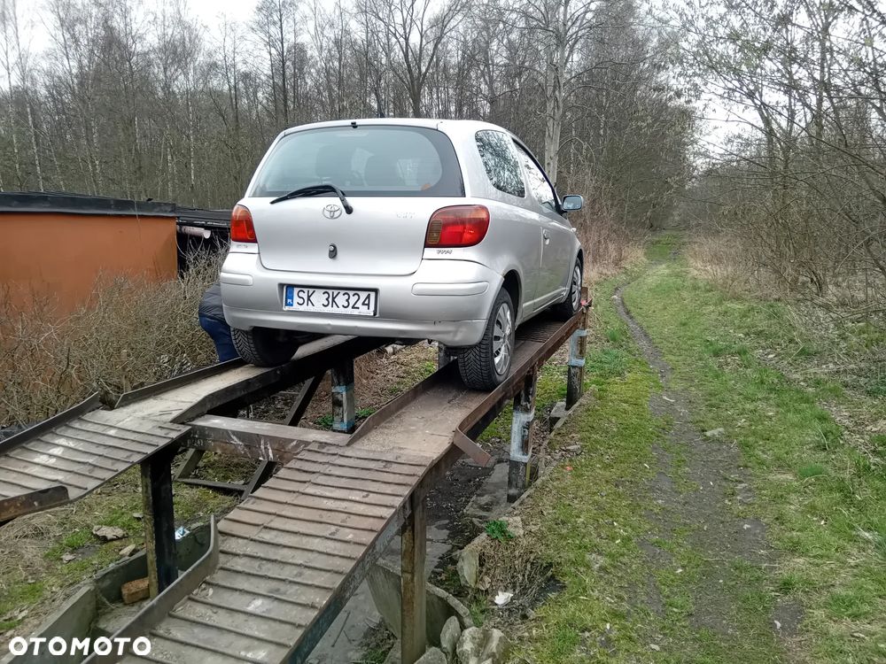 Toyota Yaris 1.3 Terra Plus - 21