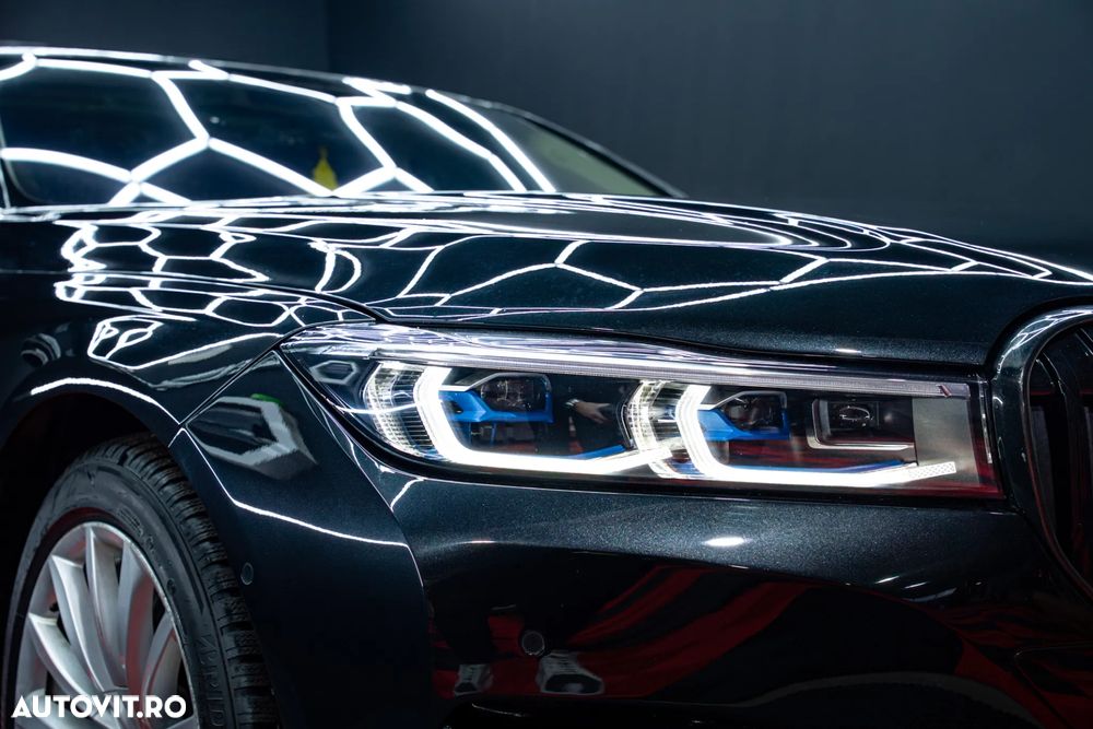 BMW Seria 7 740d xDrive MHEV - 24
