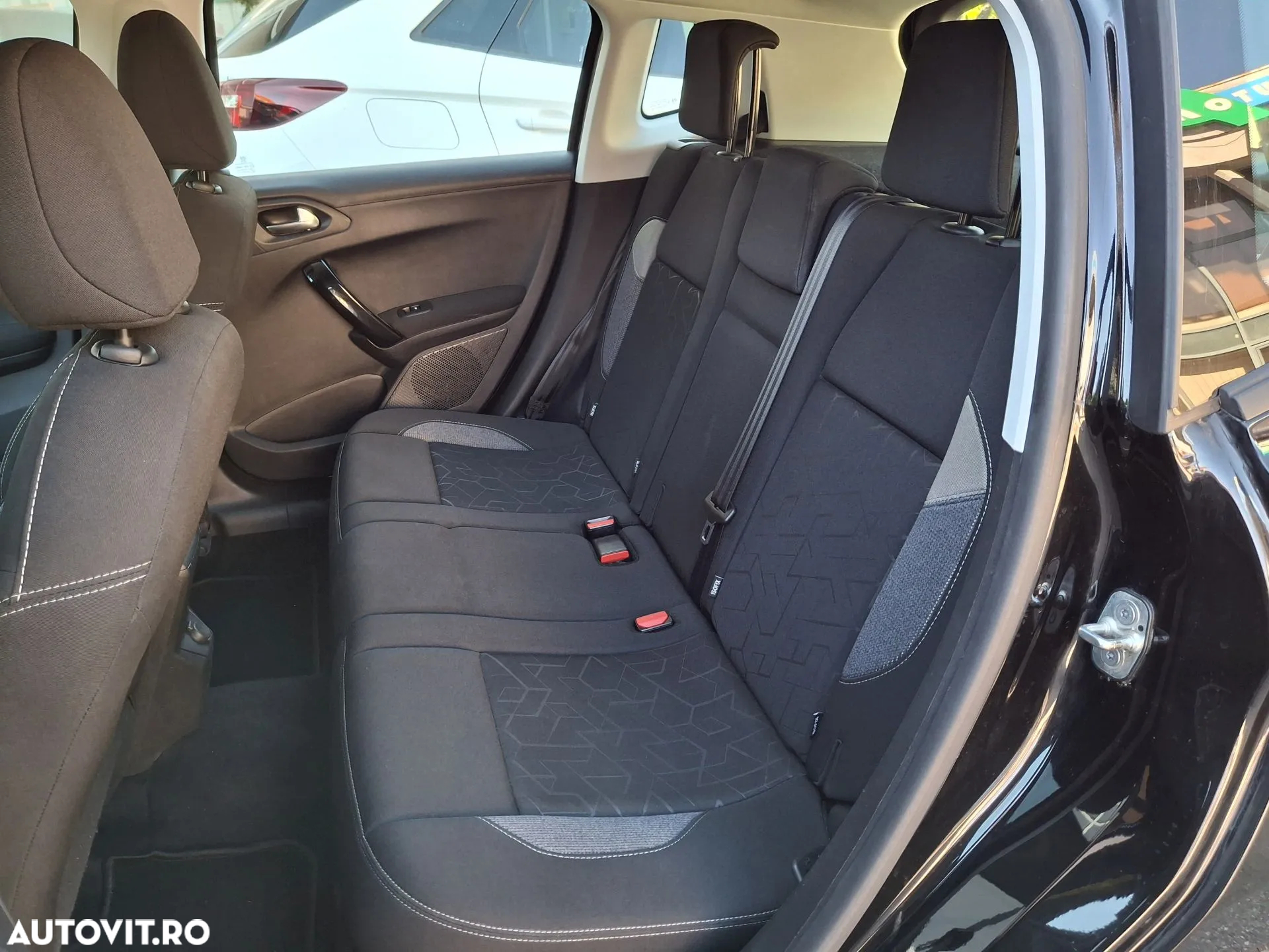 Peugeot 2008 - 18