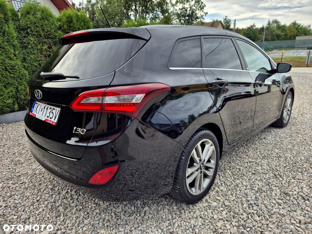 Hyundai i30 blue Kombi 1.6 GDi Passion - 12
