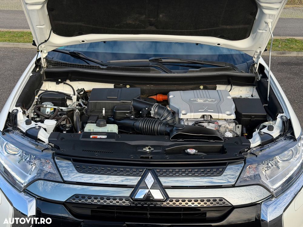 Mitsubishi Outlander 2.4 4WD Plug-In Hybrid - 19