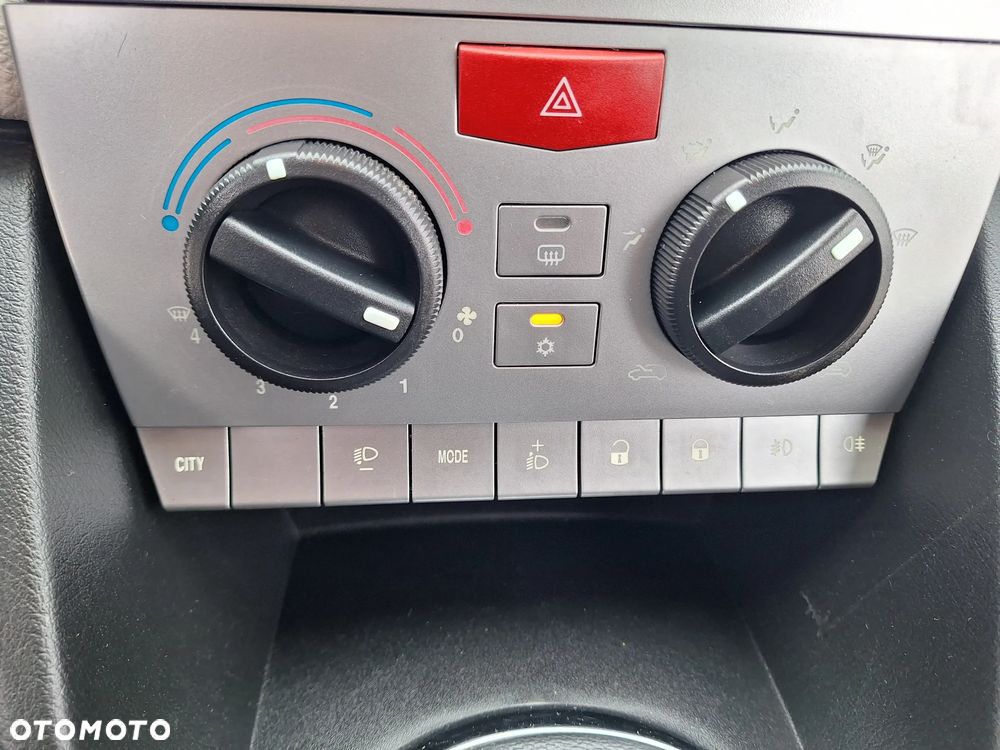 Lancia Ypsilon Y 1.2 8v Elefantino Gold - 17