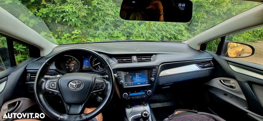 Toyota Avensis Touring Sports 1.8 Executive - 6