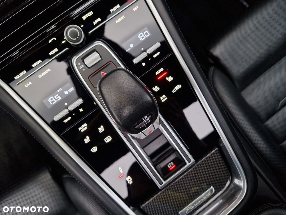 Porsche Panamera 4 - 25