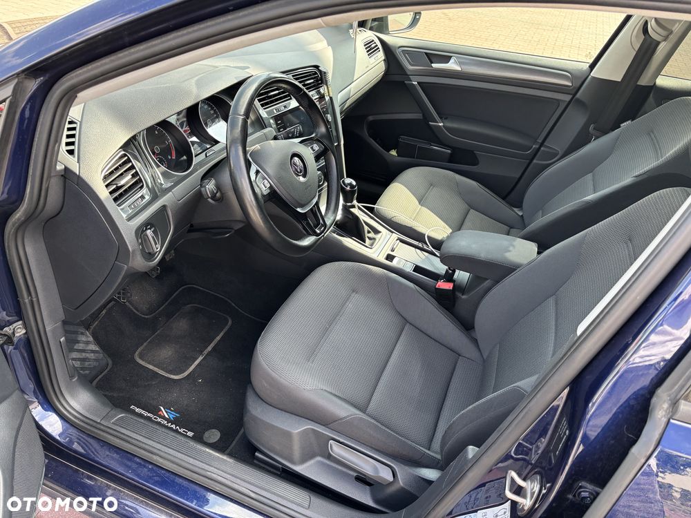 Volkswagen Golf - 6