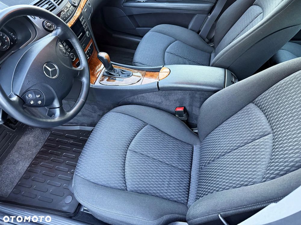 Mercedes-Benz E-Class 2005 photo 4