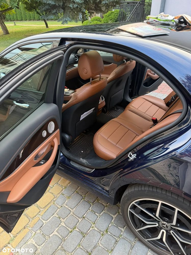 Mercedes-Benz Klasa E 300 de AMG - 10