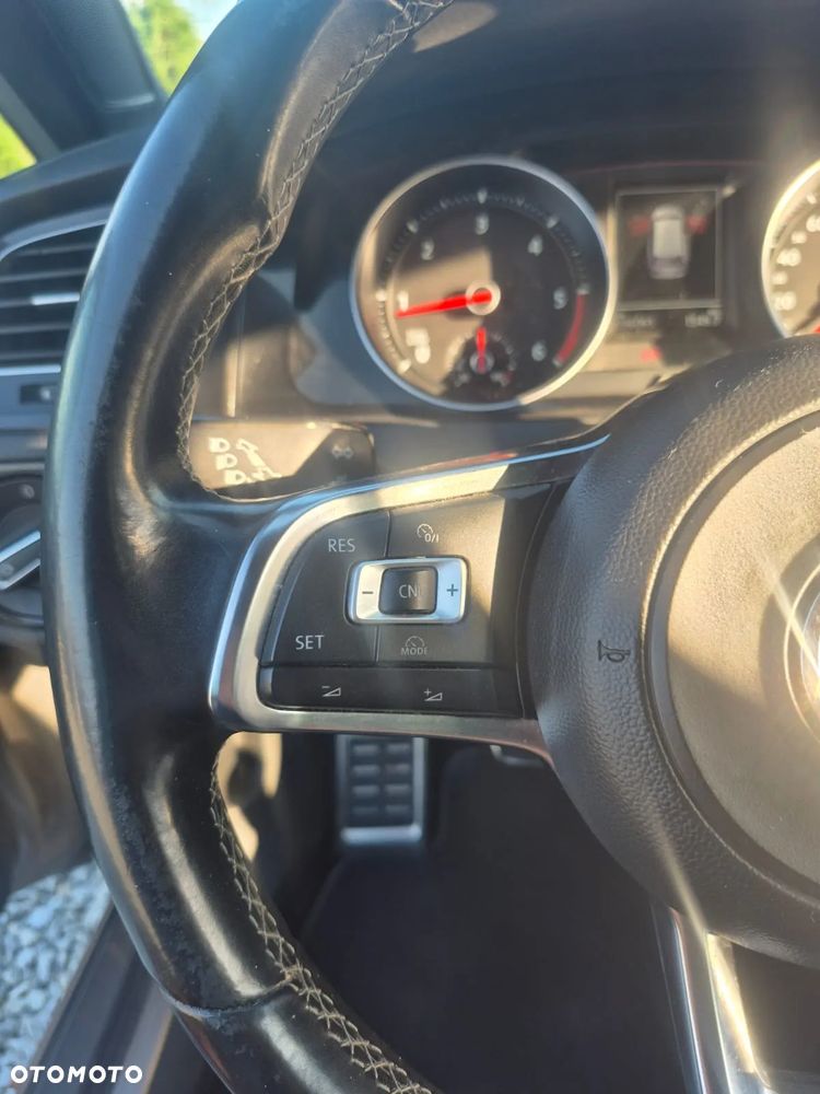 Volkswagen Golf - 27