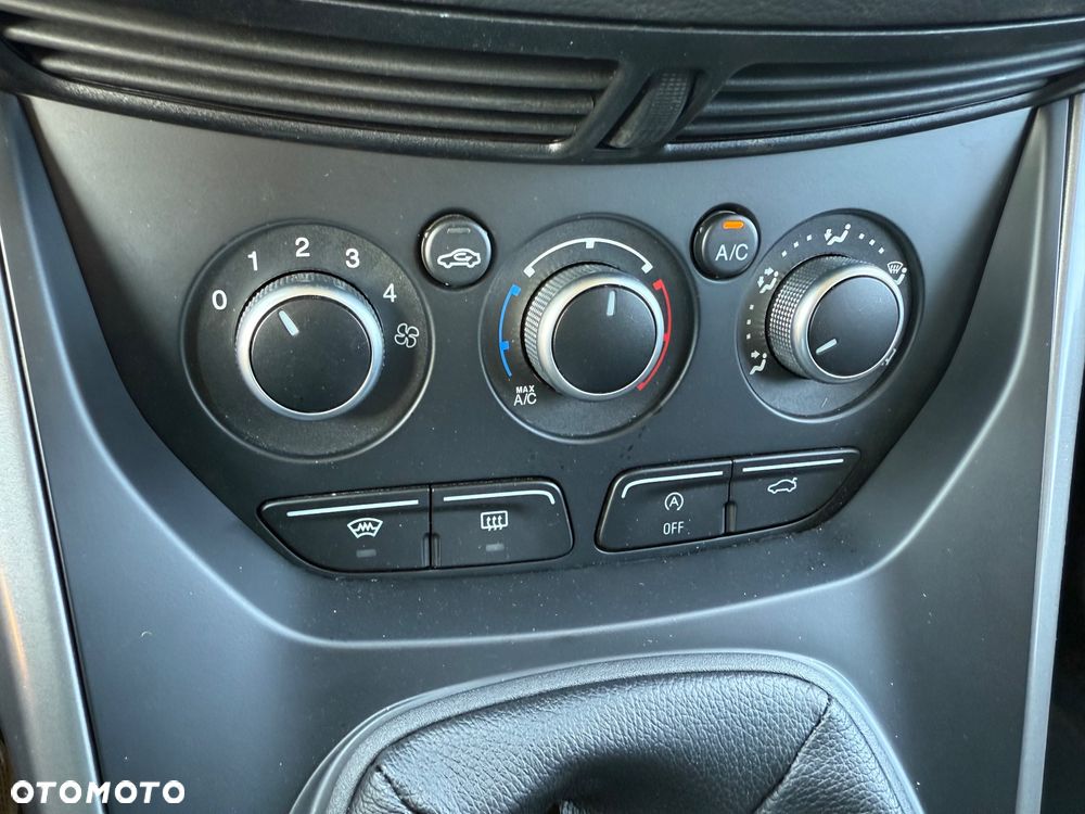 Ford Kuga 1.5 EcoBoost 2x4 Trend - 36