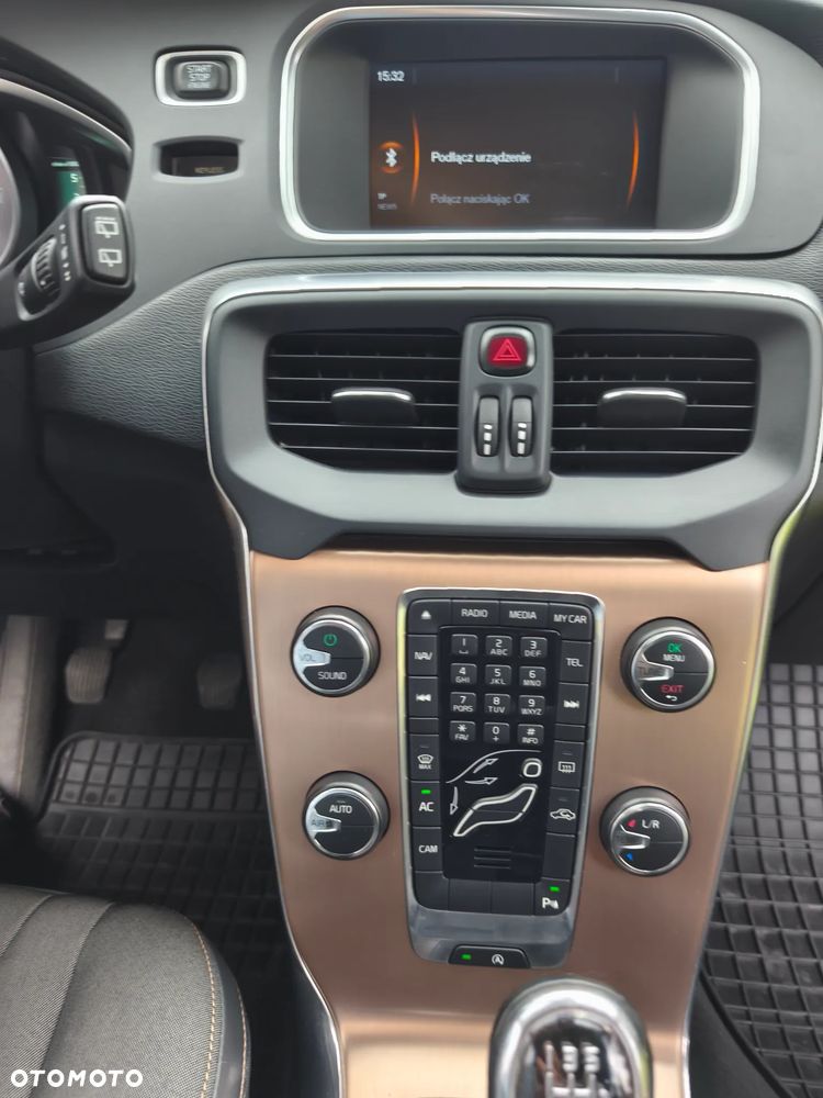 Volvo V40 Cross Country D3 Momentum - 19