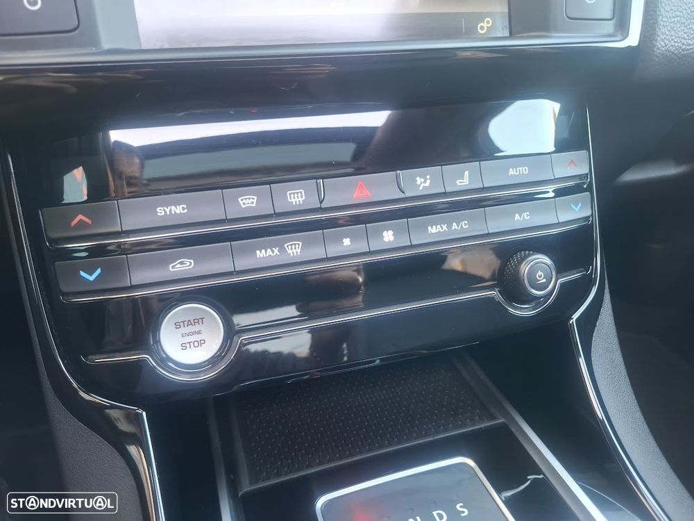 Jaguar XE 2.0 D Prestige Aut. - 20