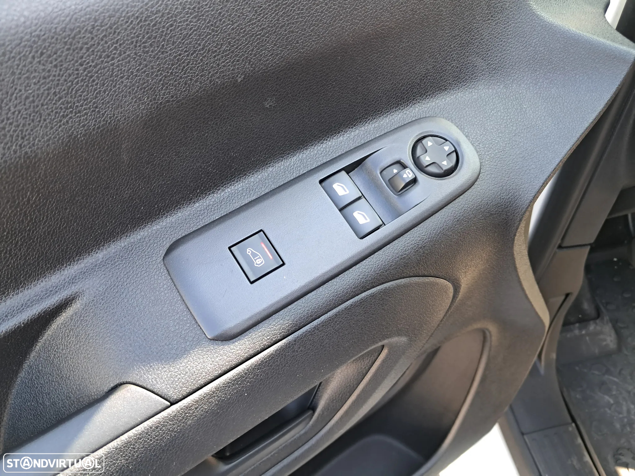 Peugeot Partner 1.6 hdi versão Asphalt - 11