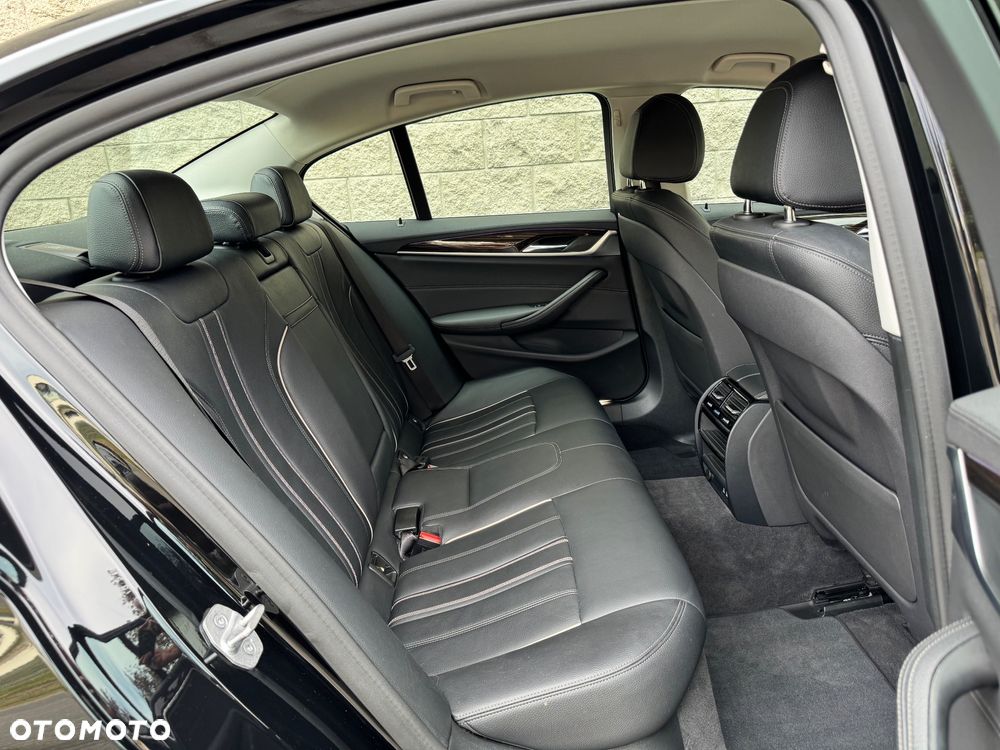 BMW Seria 5 518d Luxury Line - 36