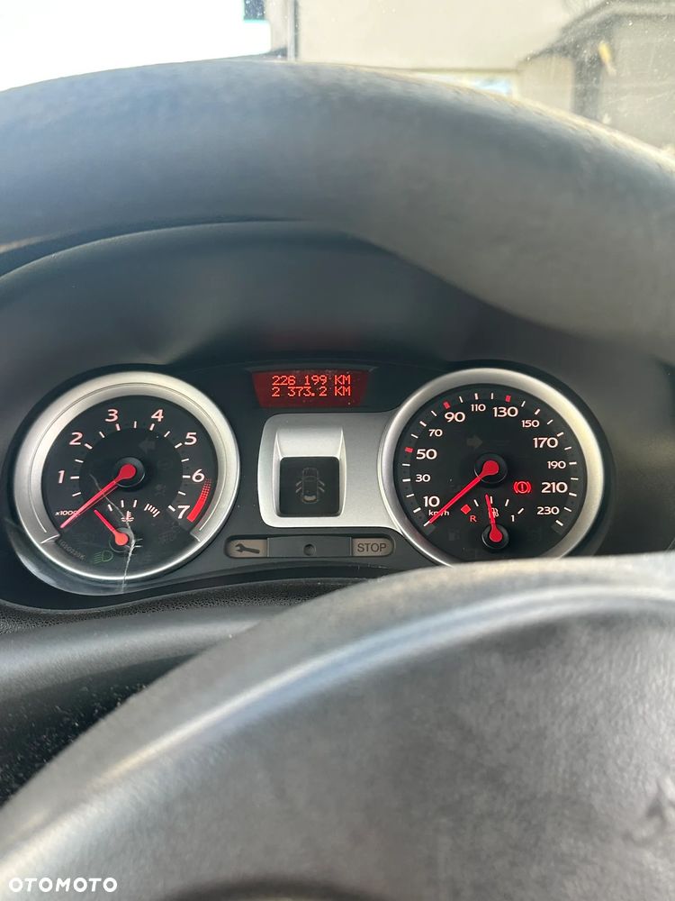 Renault Clio 1.2 16V Authentique - 14
