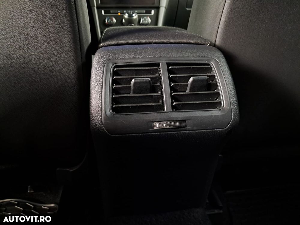 Volkswagen Golf - 22