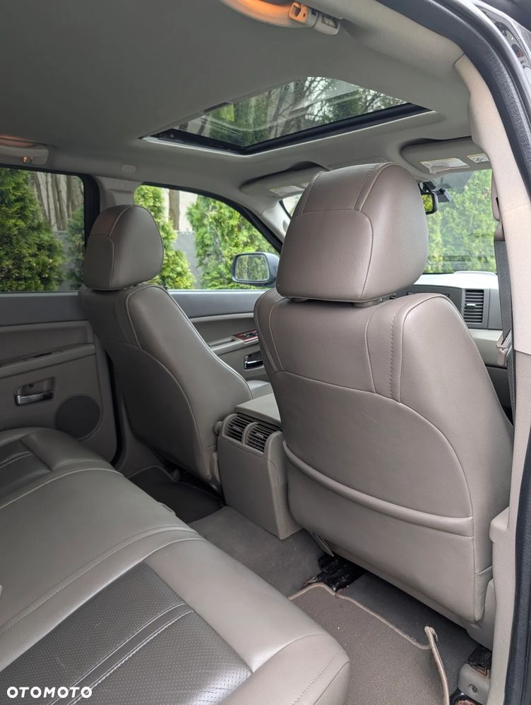 Jeep Grand Cherokee - 27