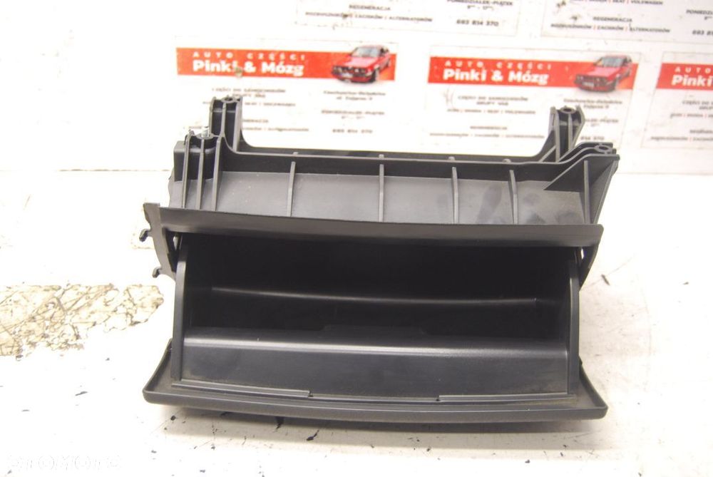 SCHOWEK FOTELA PRAWY 8P0881578 AUDI A3 8P - 2