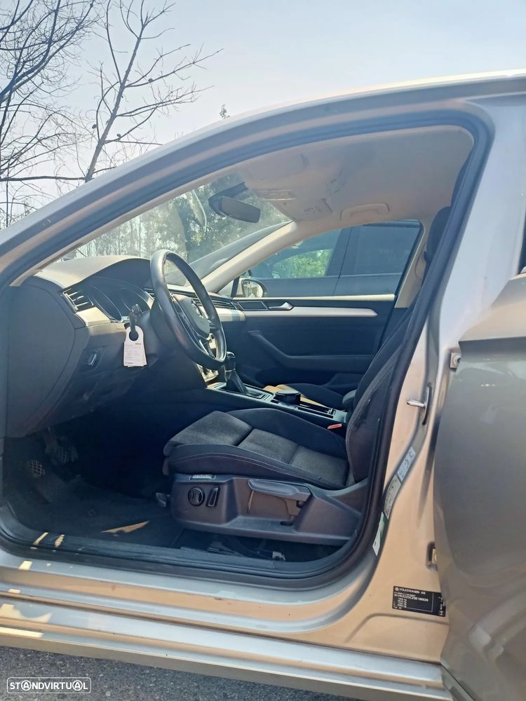 VW Passat 1.6 TDI Confortline - 9