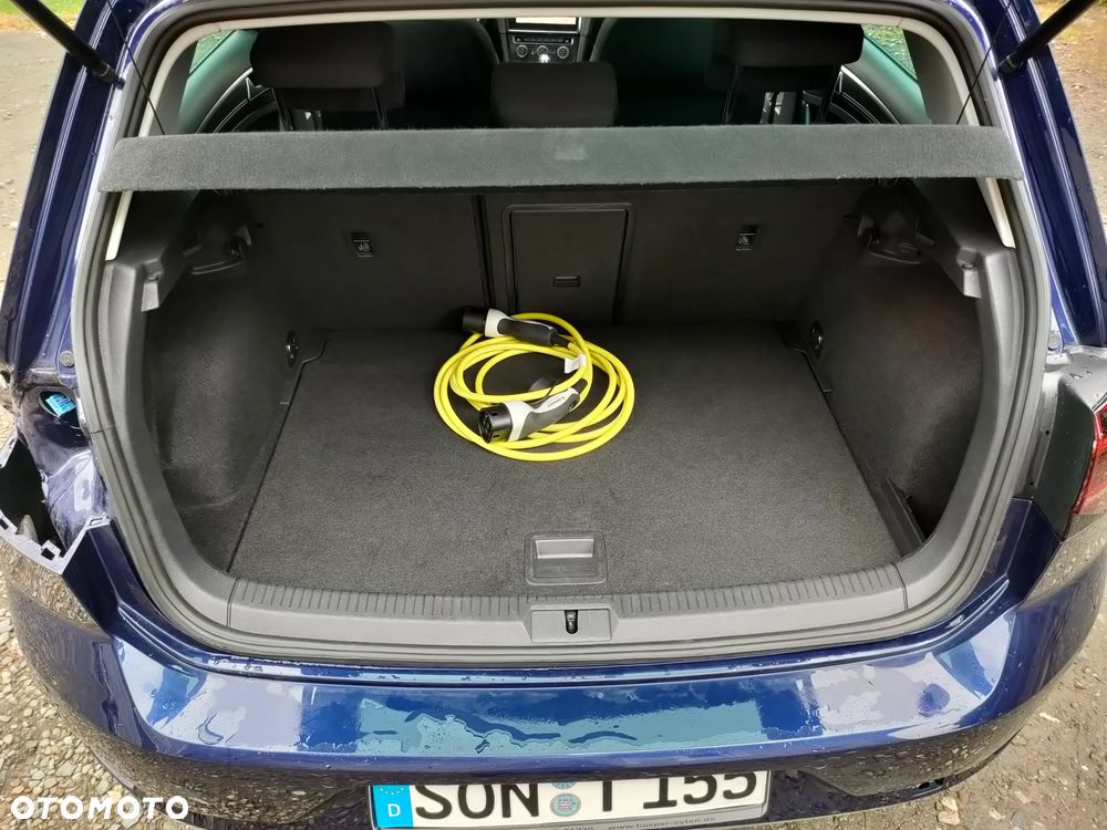 Volkswagen Golf e-Golf - 11