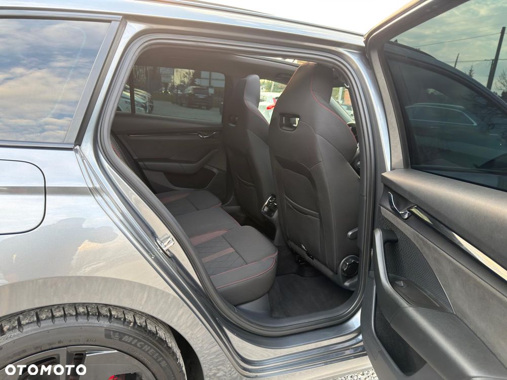 Skoda Octavia 2.0 TDI DSG RS - 11