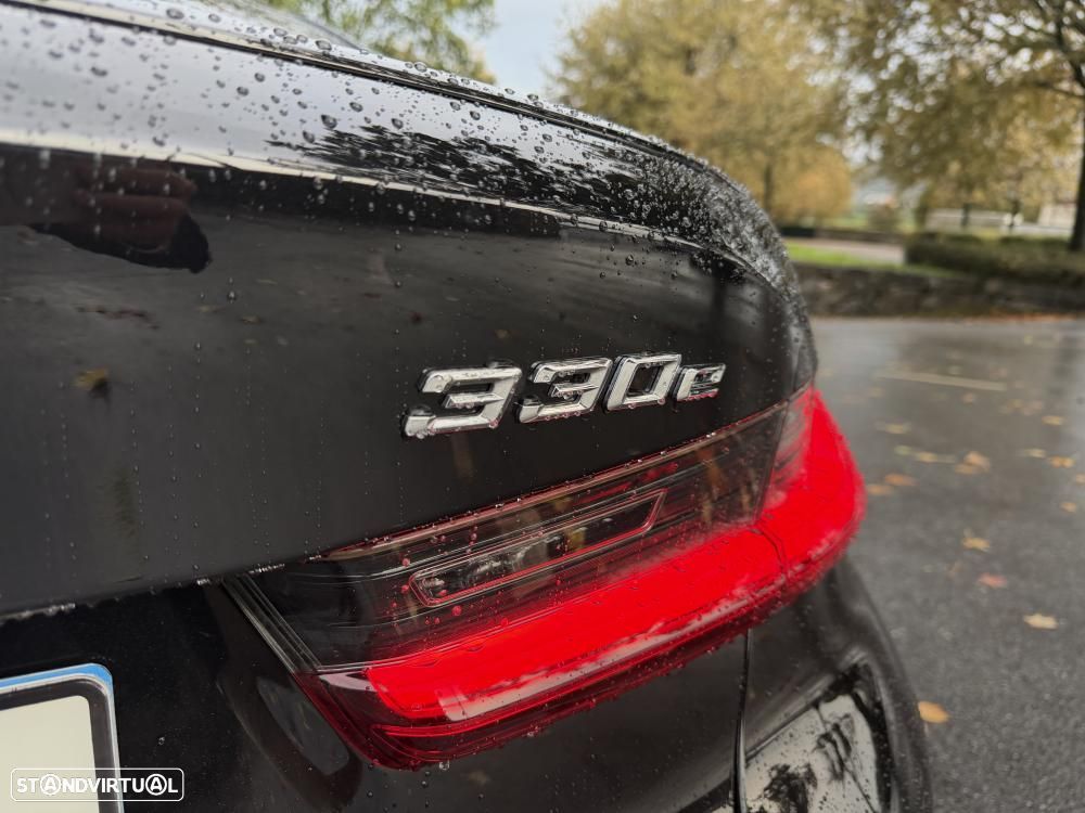 BMW 330 e Pack 50 anos M Auto - 18