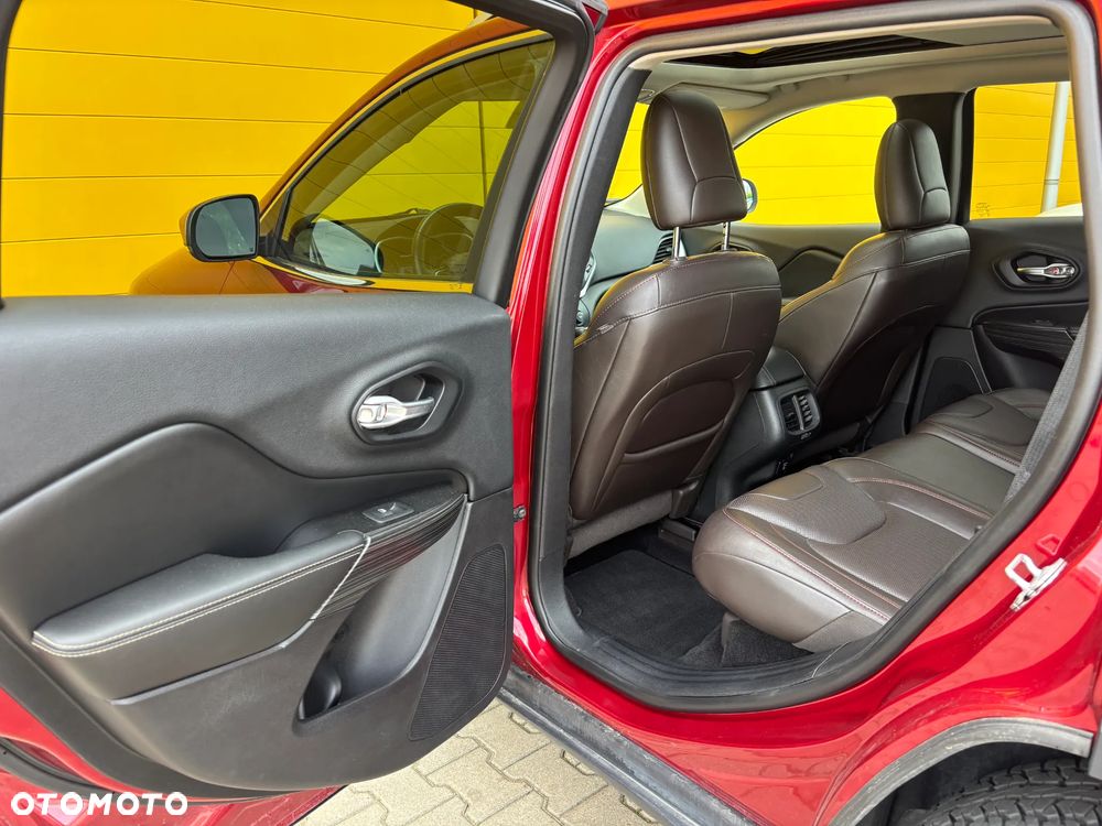Jeep Cherokee - 34