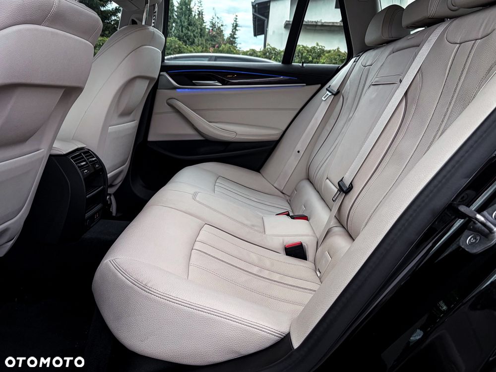 BMW Seria 5 520d xDrive Luxury Line - 23