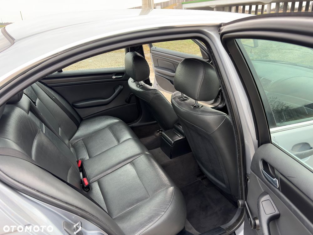 BMW Seria 3 320d Edition Exclusive - 13