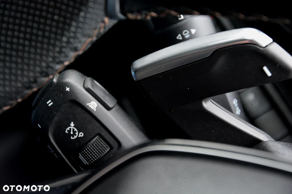 Peugeot 3008 1.6 PureTech HYbrid4 GT Line S&S EAT8 - 38