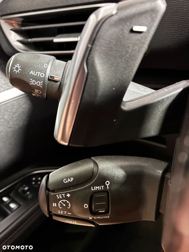 Peugeot 5008 1.6 PureTech Allure S&S EAT8 - 24