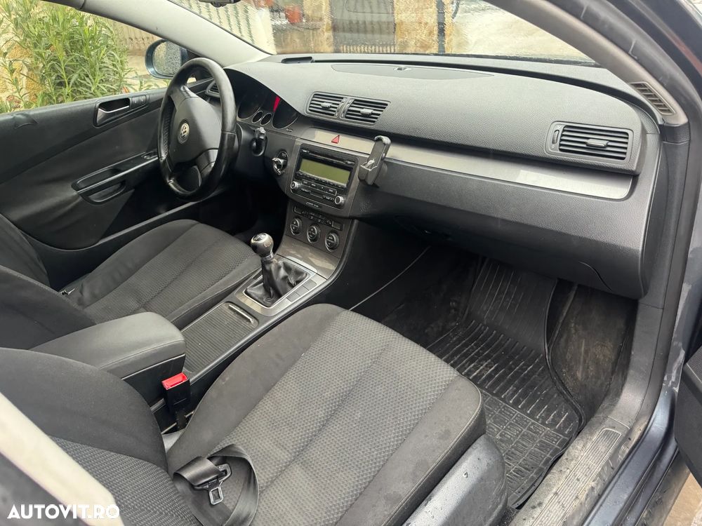 Dezmembram Passat b6 break 1.9 BLS - 5