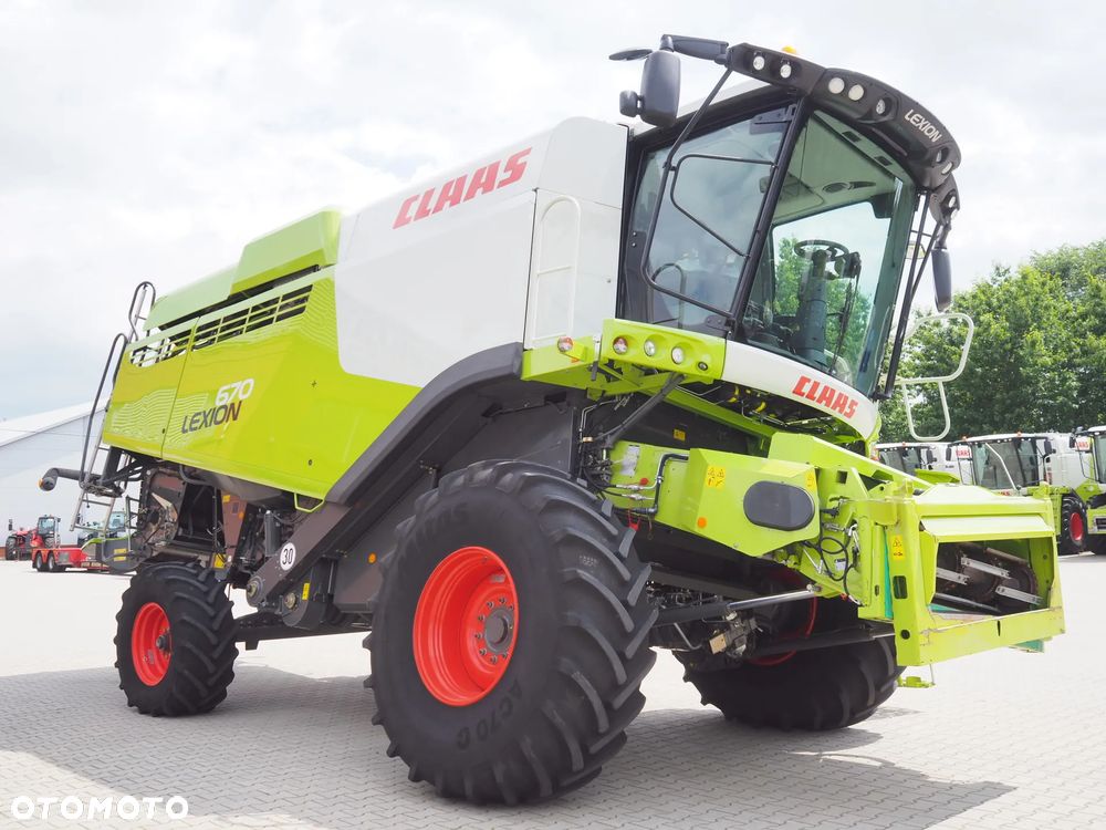 Claas Lexion 670 MONTANA + V770 - 6
