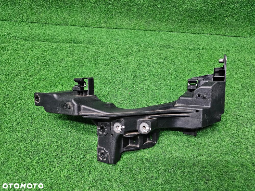 HYUNDAI I30 II ----> ŚLIZG // MOCOWANIE REFLEKTORA LEWY PRZÓD