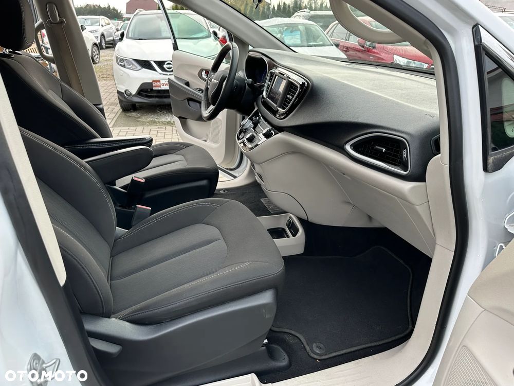 Chrysler Pacifica - 22