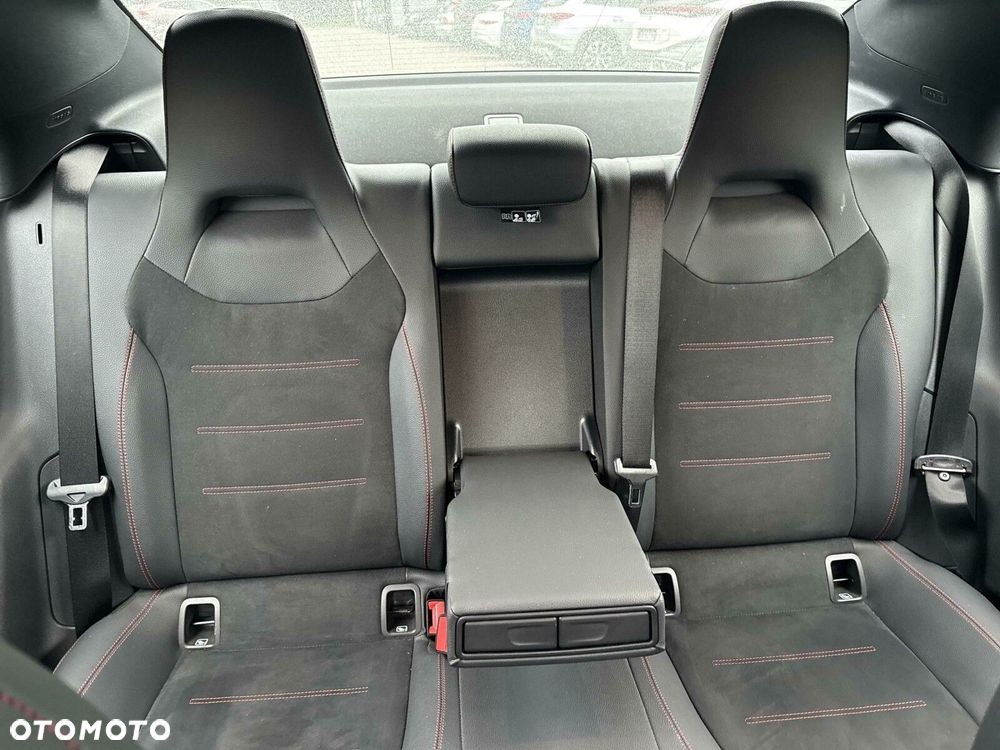 Mercedes-Benz CLA 200 AMG Line 7G-DCT - 22