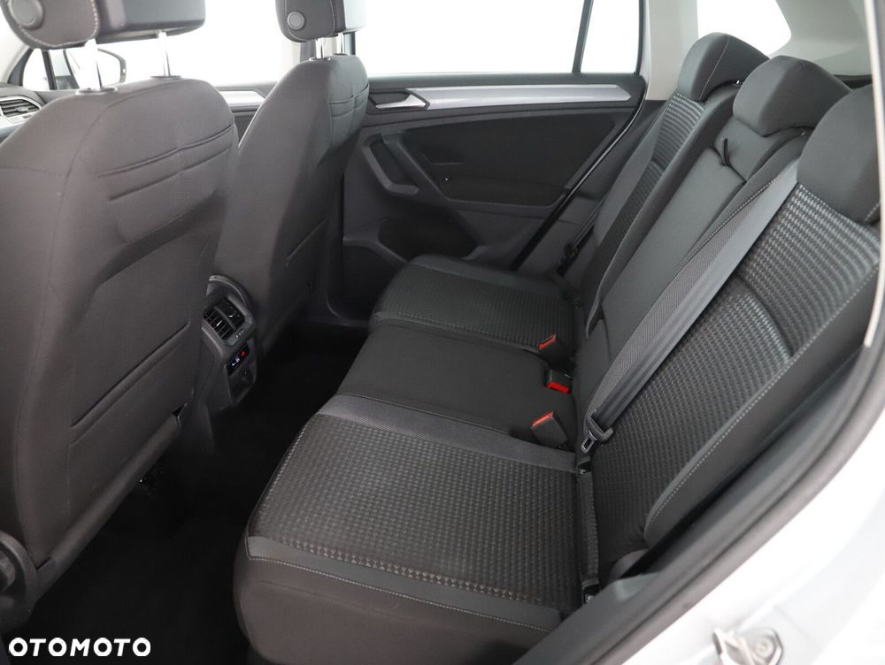 Volkswagen Tiguan - 12