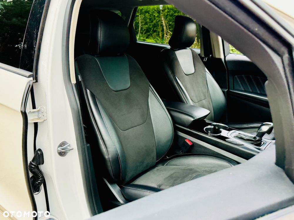 Ford Edge 2.0 TDCi Twin-Turbo 4WD ST-Line - 14