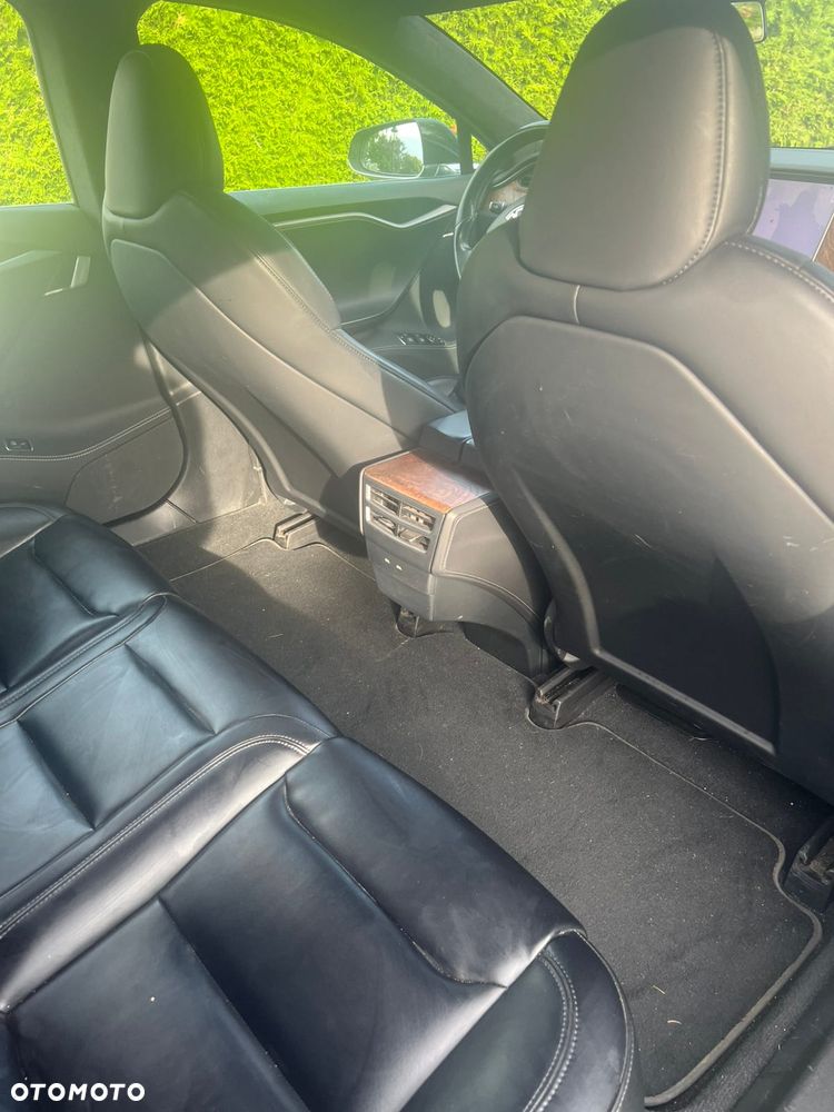 Tesla Model S - 14