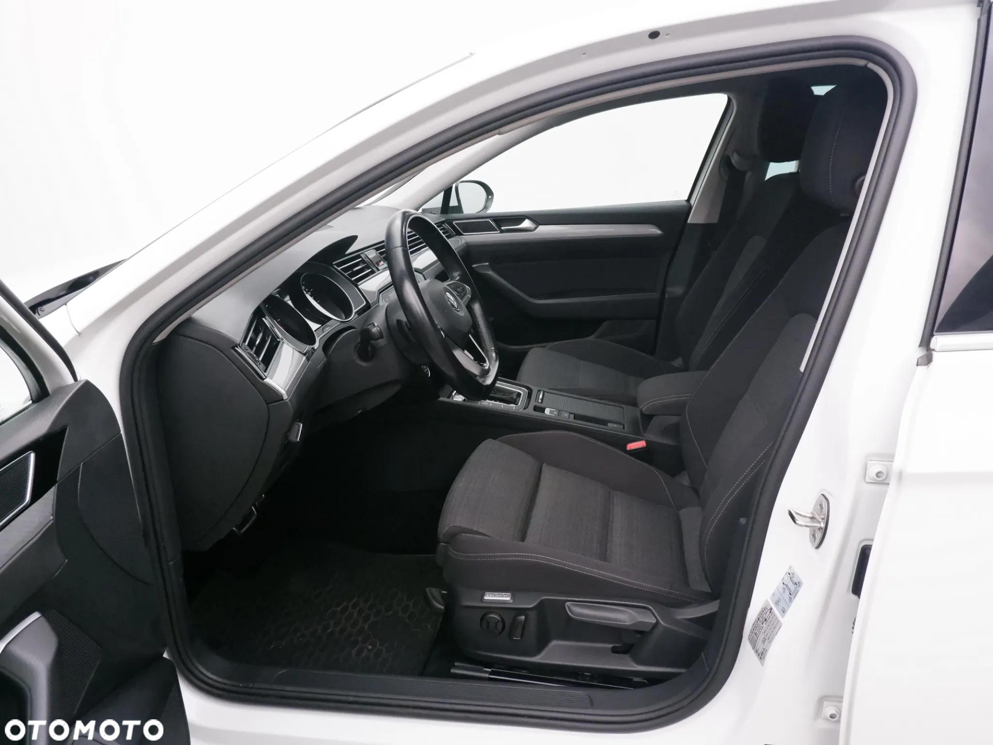 Volkswagen Passat - 12