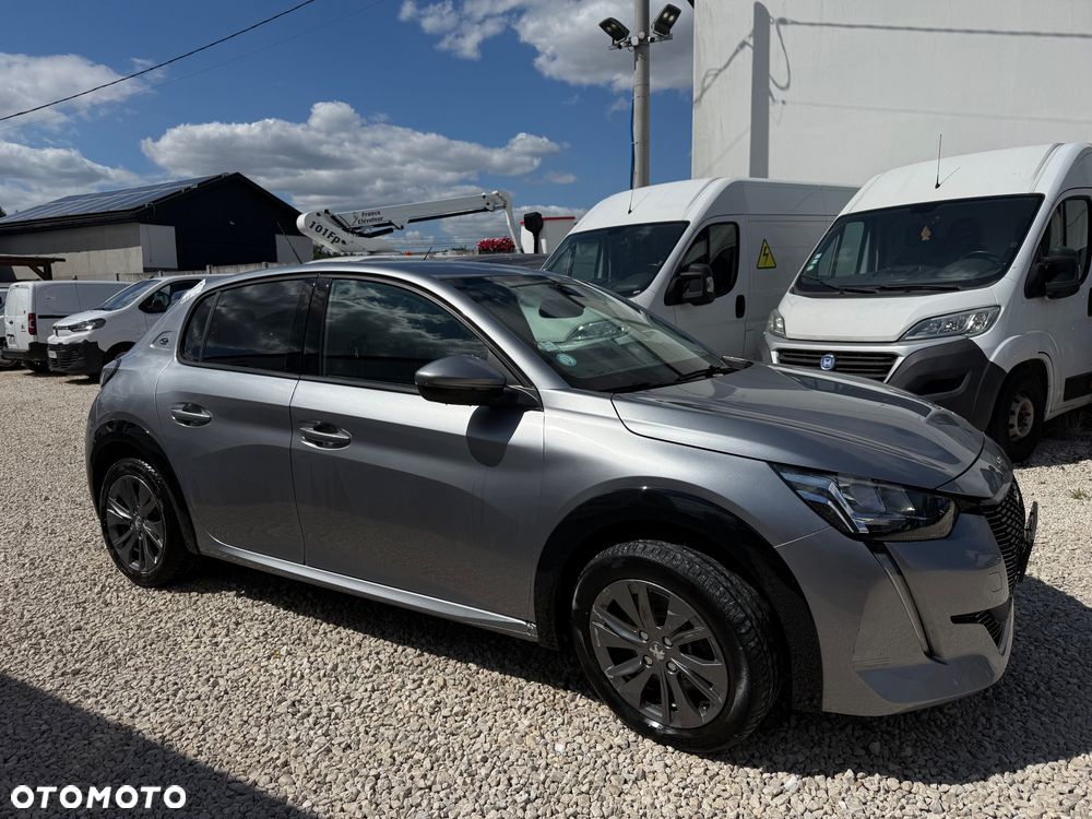 Peugeot 208 - 8