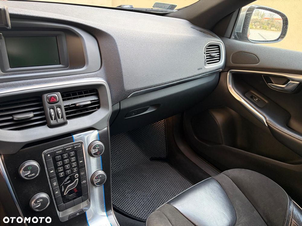 Volvo V40 ver-d2-r--design-kinetic - 10