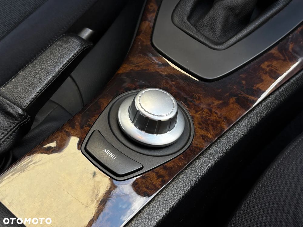 BMW Seria 3 320i - 35