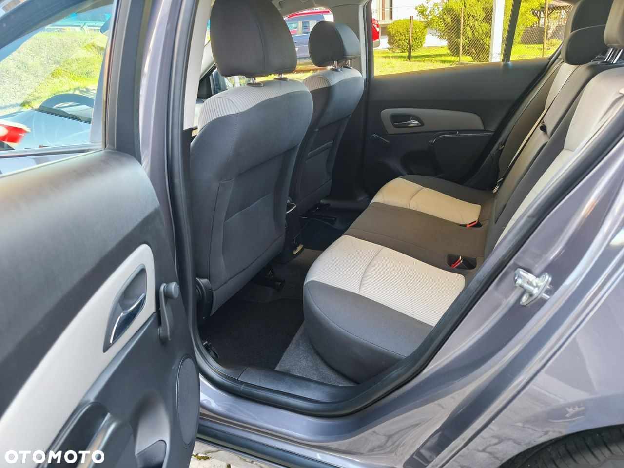 Chevrolet Cruze 1.6 LS+ - 12