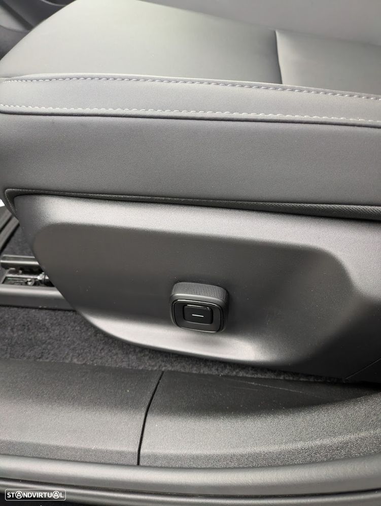 Volvo EX30 Single Motor Extended Range RWD Ultra - 21