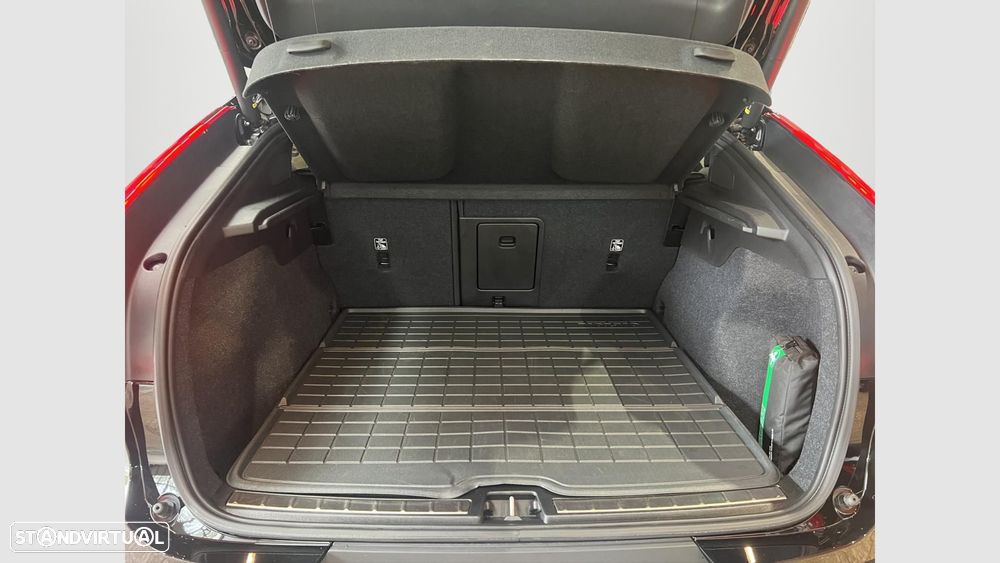 Volvo EC40 82 kWh Twin Motor Performance Black Edition - 17